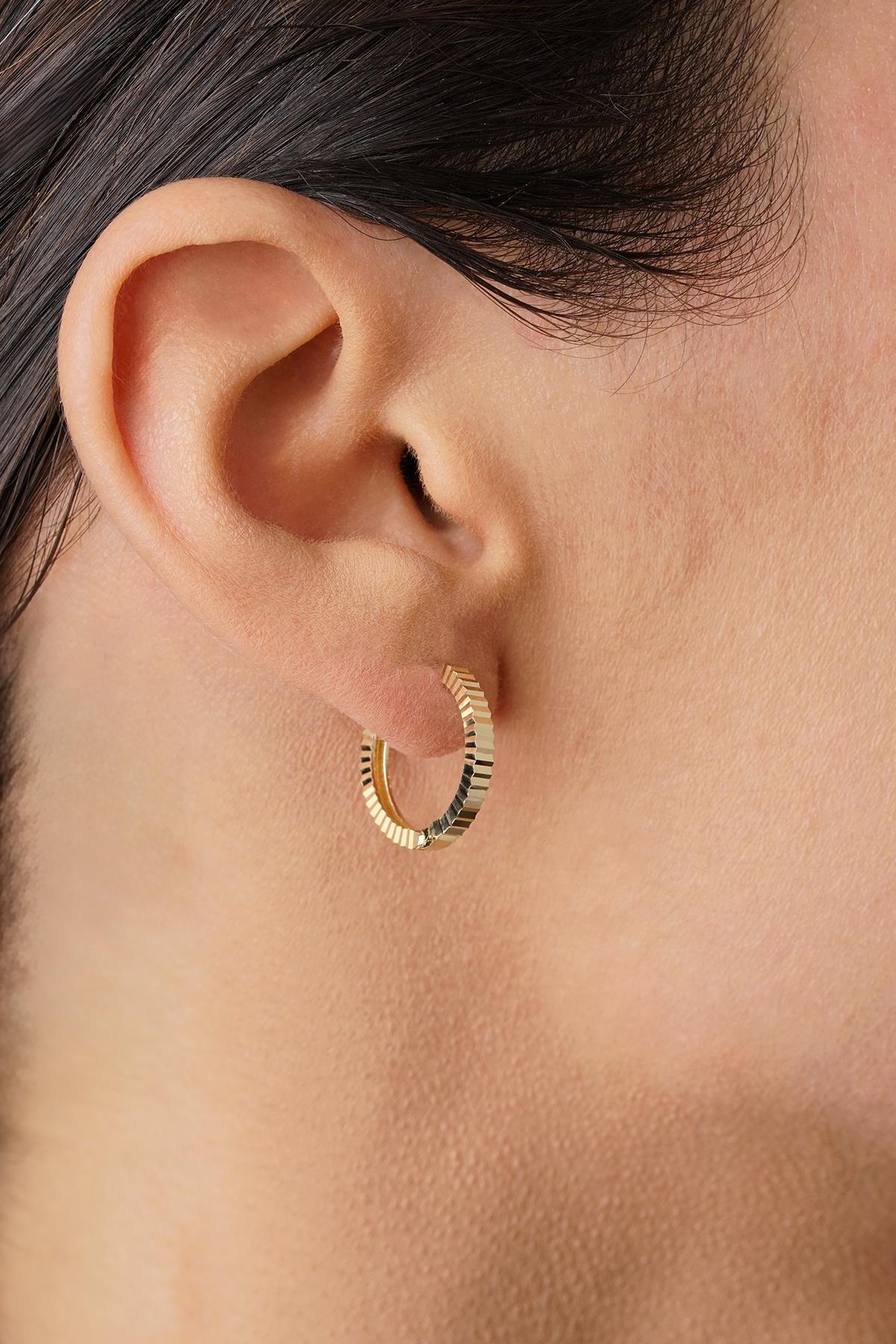 14K Gold Midi Diamond-Cut Hoop Earrings