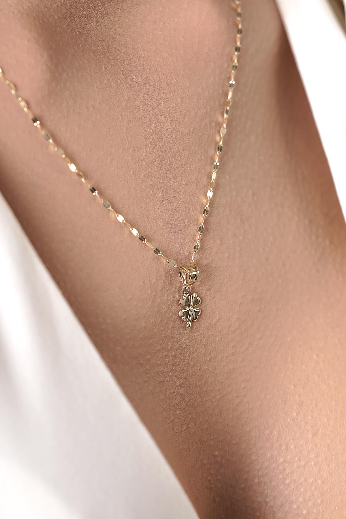 14K Gold Mirror Chain Clover Necklace