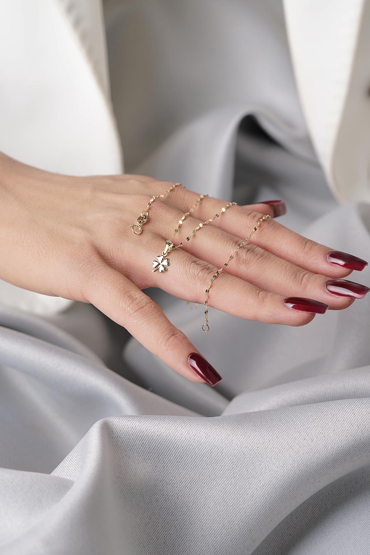 14K Gold Mirror Chain Clover Necklace