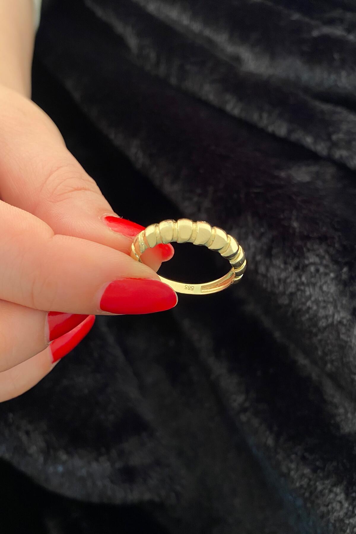 14K Gold Morphose Ring