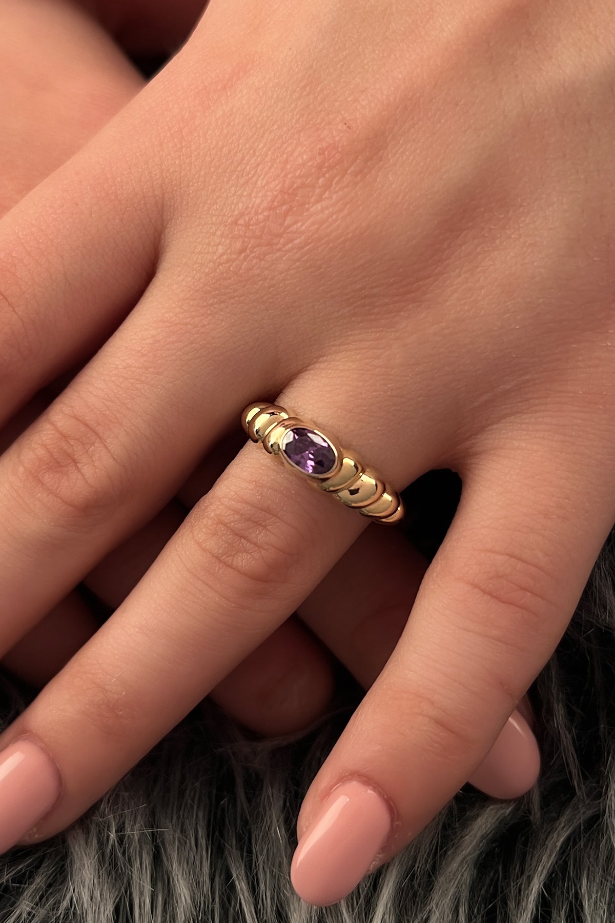 14K Gold Oval Amethyst Ring