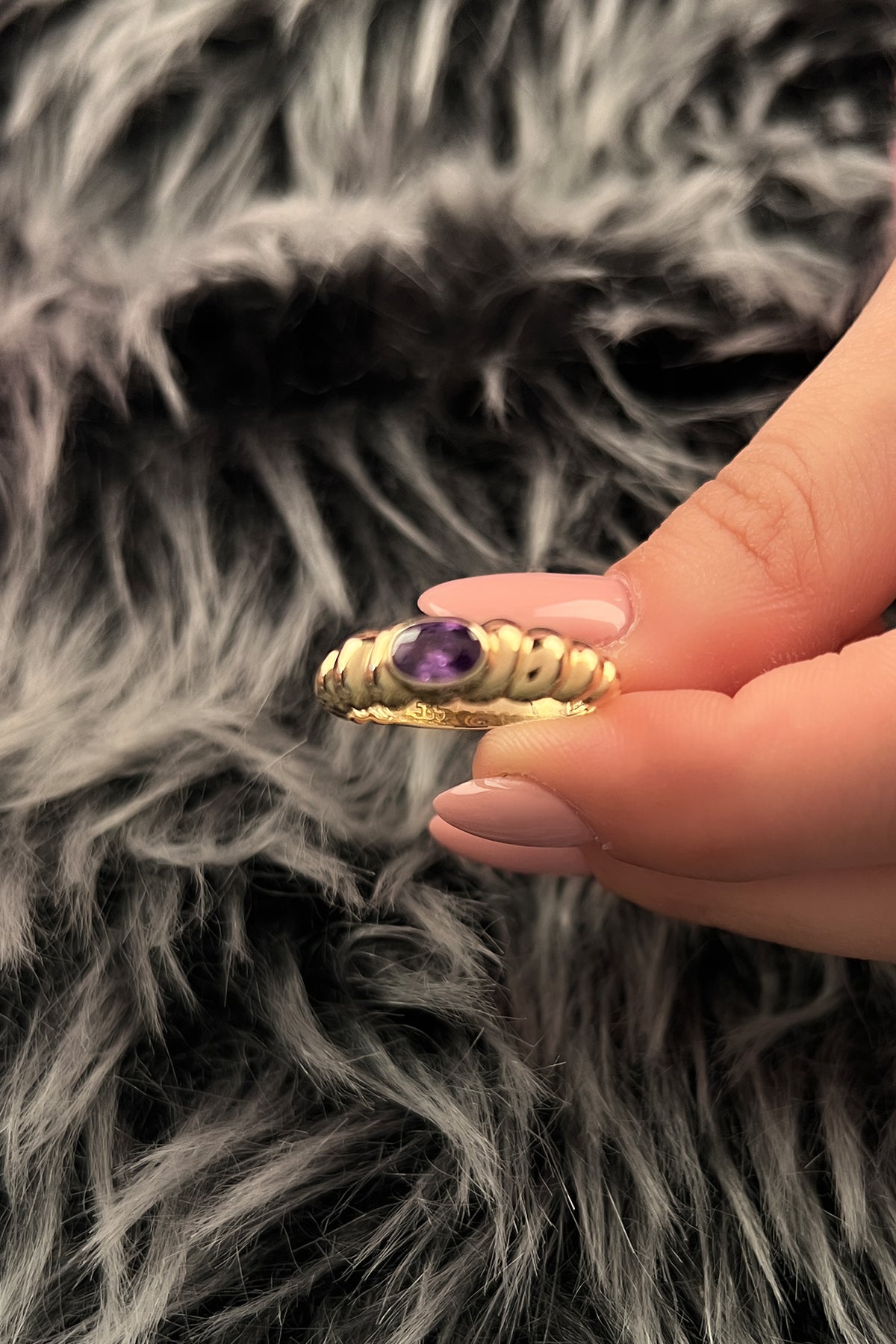 14K Gold Oval Amethyst Ring