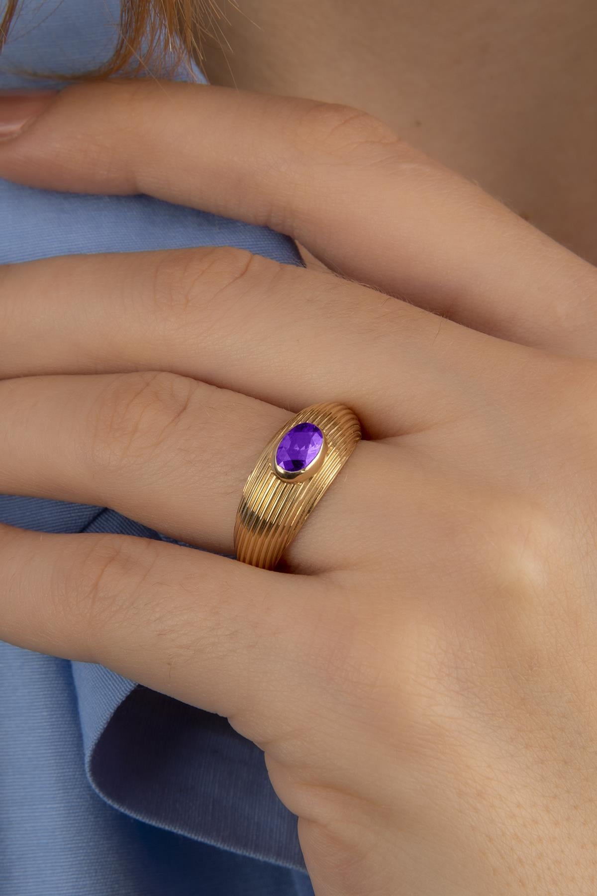 14K Gold Oval Amethyst Stone Ring