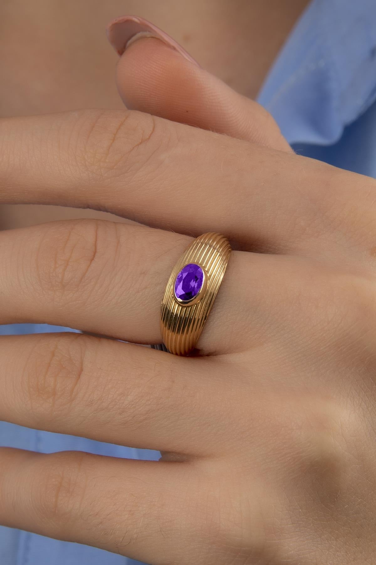 14K Gold Oval Amethyst Stone Ring