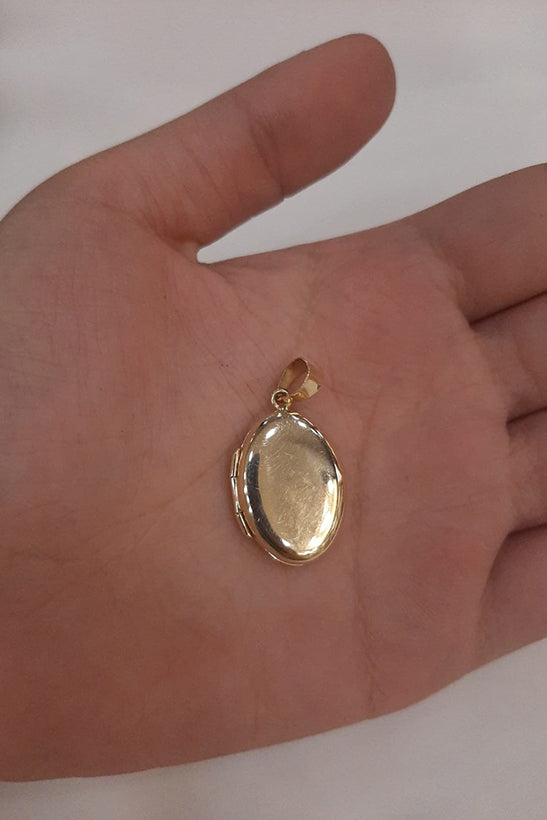 14K Gold Oval Charm With Open And Possible Picture