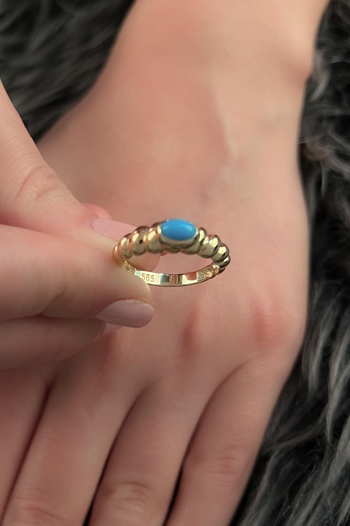14K Gold Oval Turquoise Ring