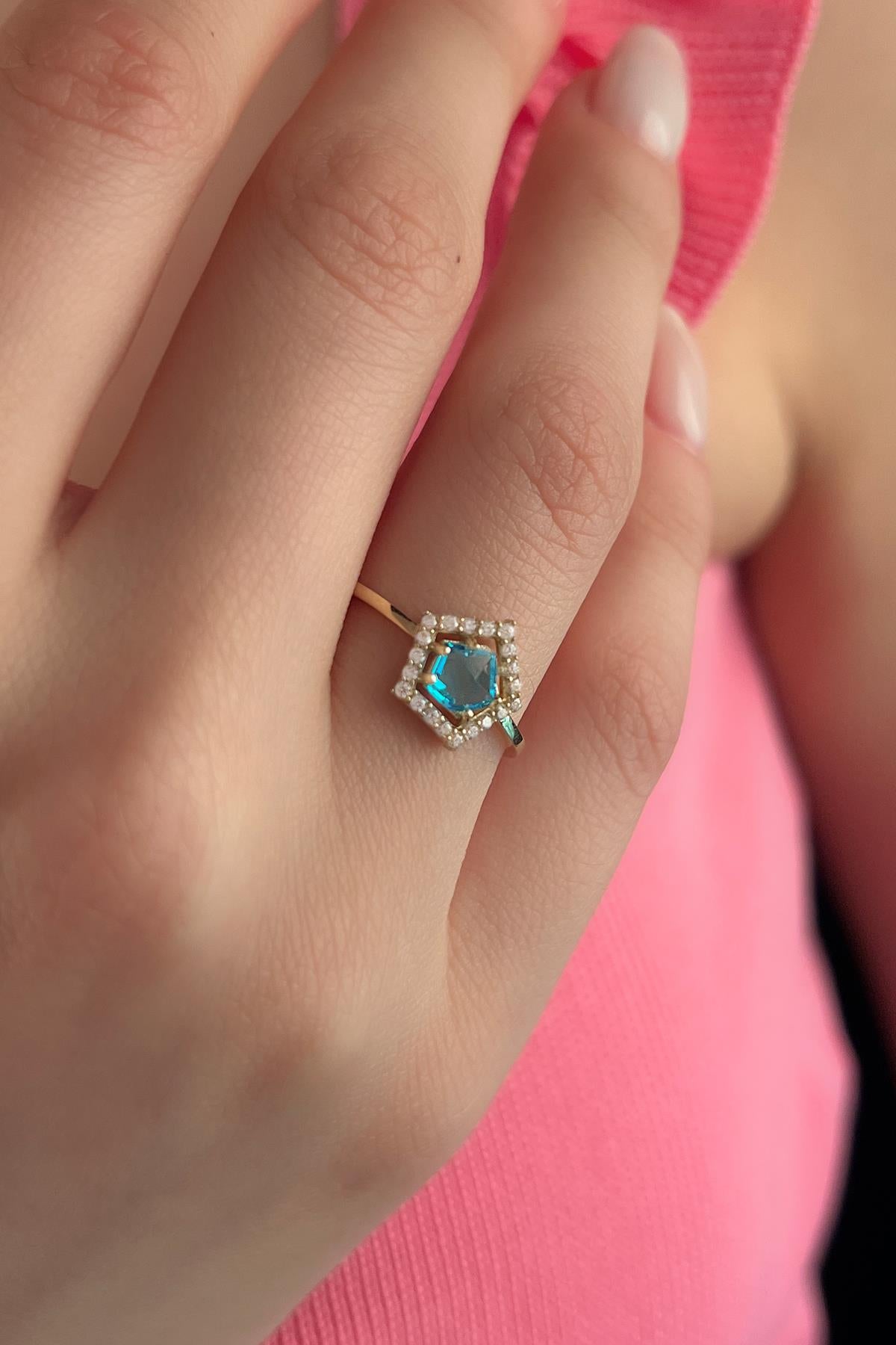 14K Gold Pentagon Shaped Ring With Blue Aquamarine Stone