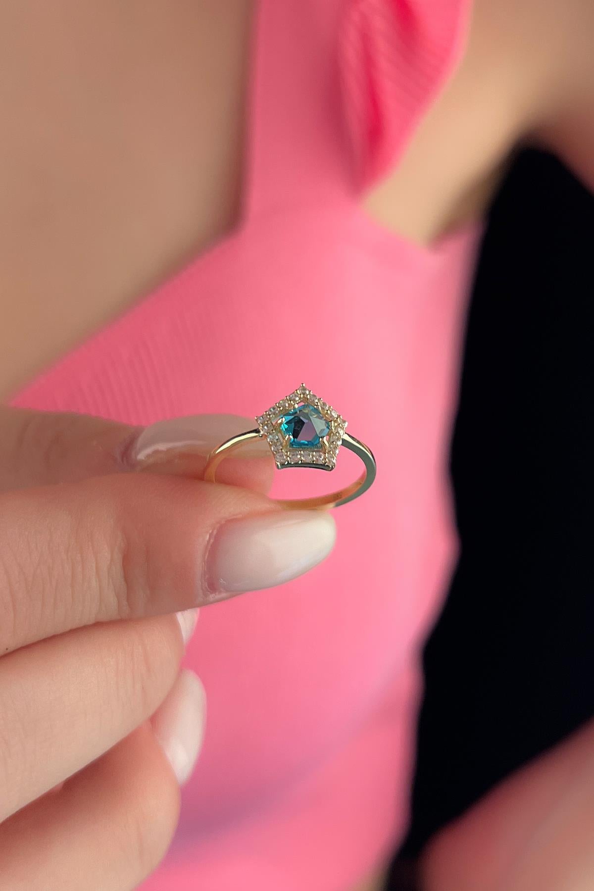 14K Gold Pentagon Shaped Ring With Blue Aquamarine Stone