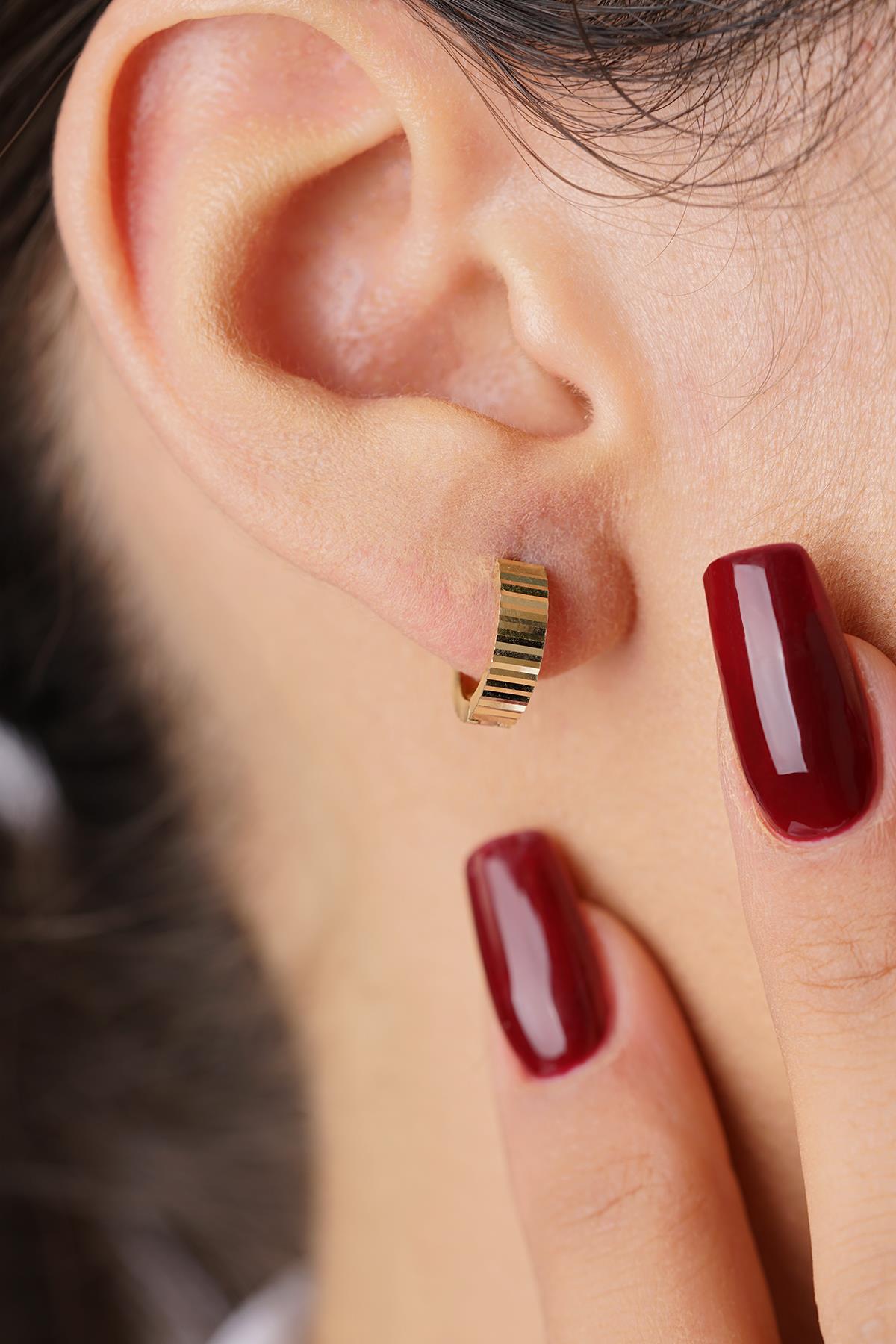 14K Gold Polished Tiny Hoop Earrings