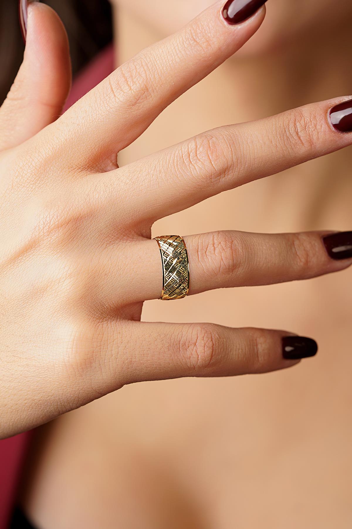 14K Gold Praline Wedding Band