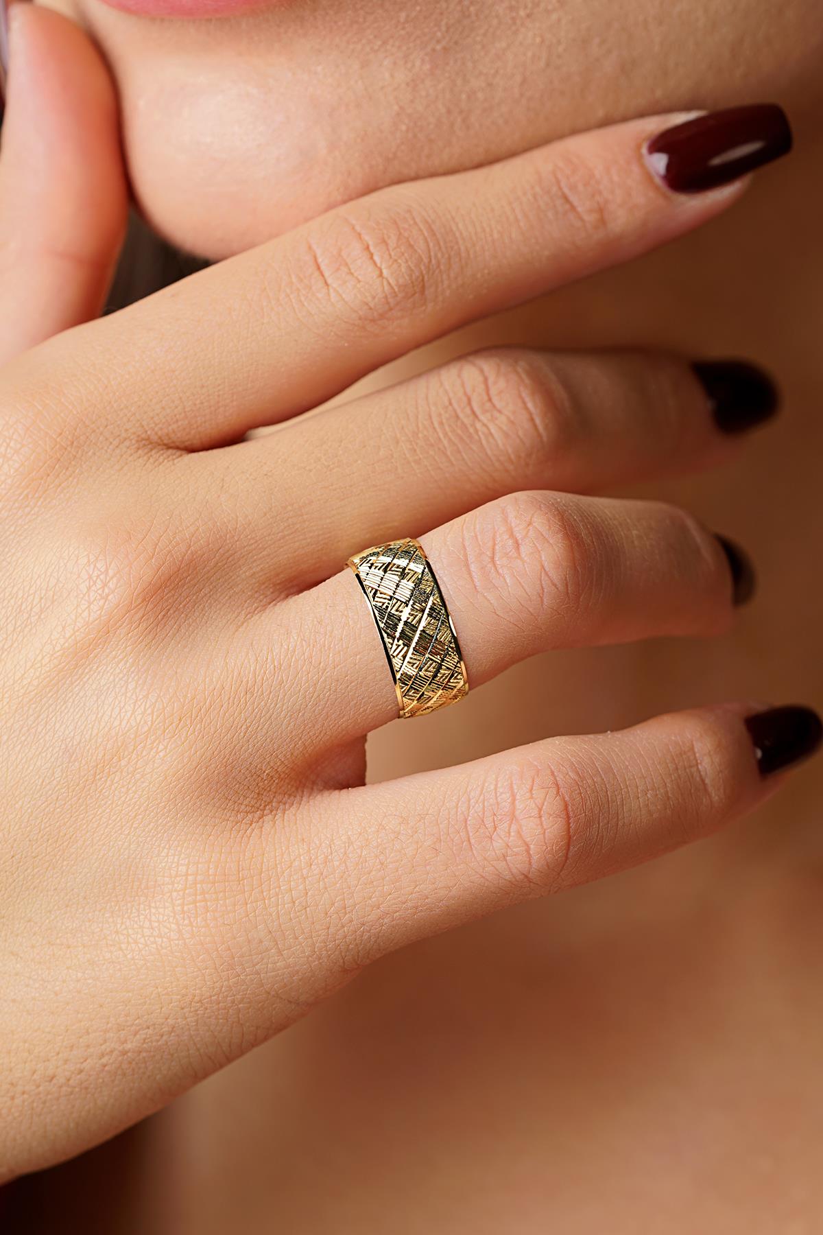 14K Gold Praline Wedding Band
