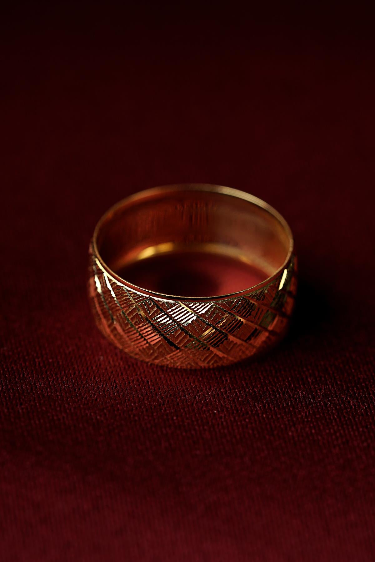 14K Gold Praline Wedding Band