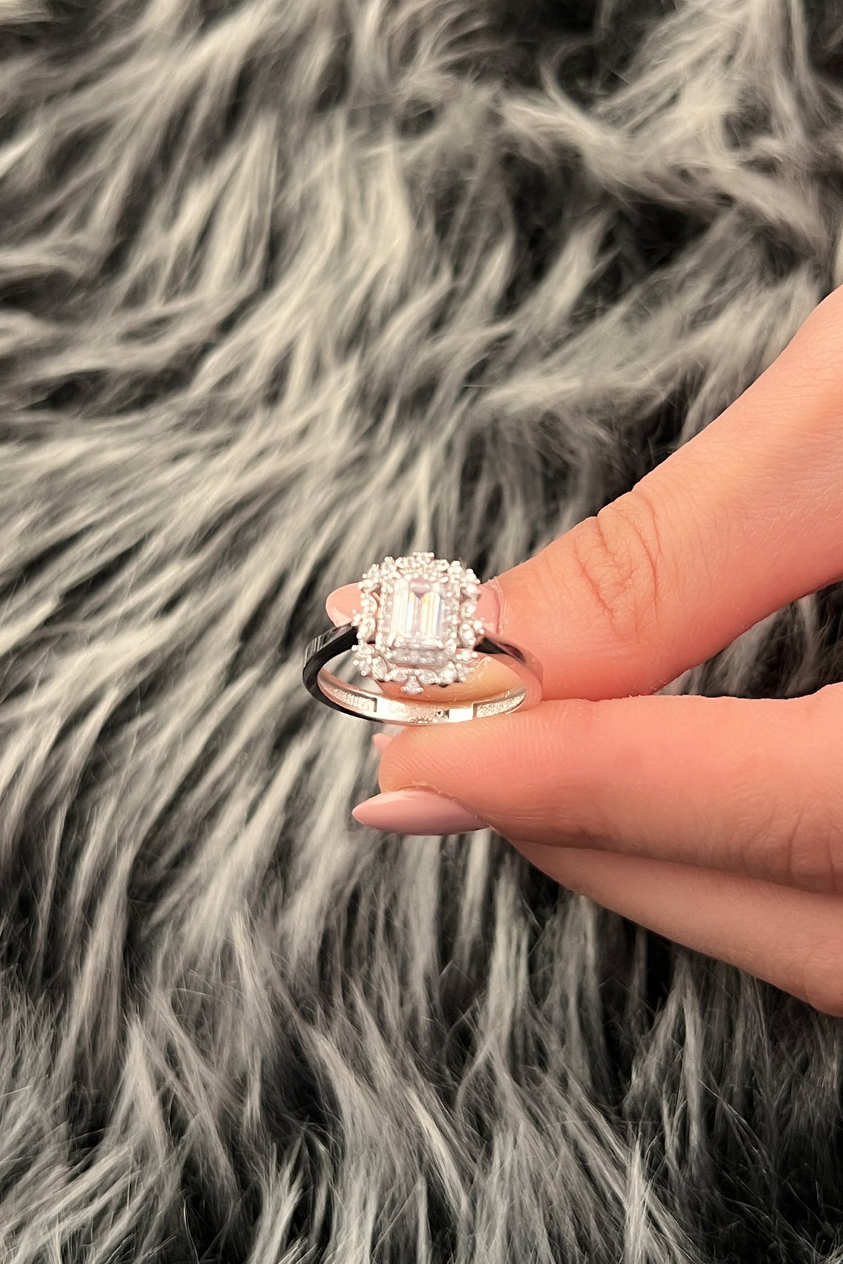 14K Gold Queen Baguette Ring White