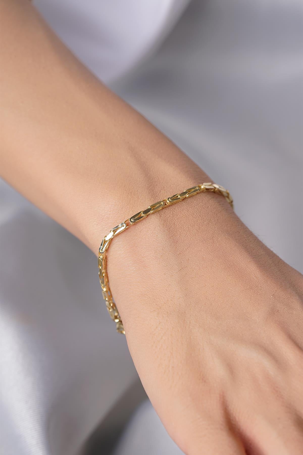 14K Gold Queen Chain Bracelet