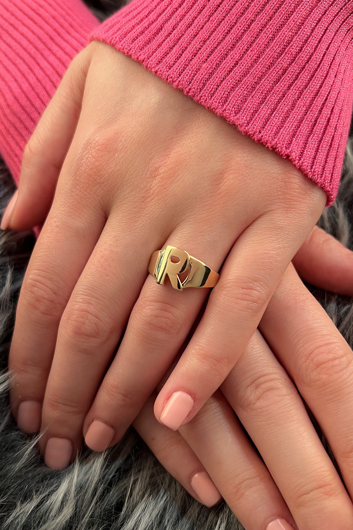 14k Gold R Initial Ring