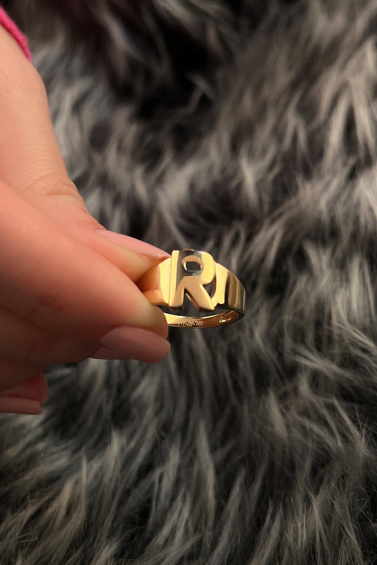 14k Gold R Initial Ring