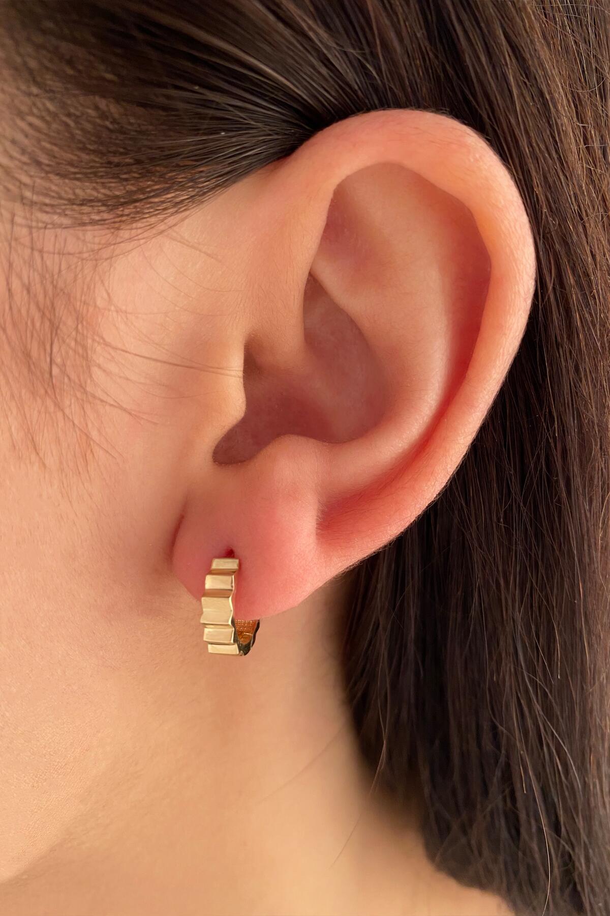 14K Gold Ridged Huggie Hoop Earrings
