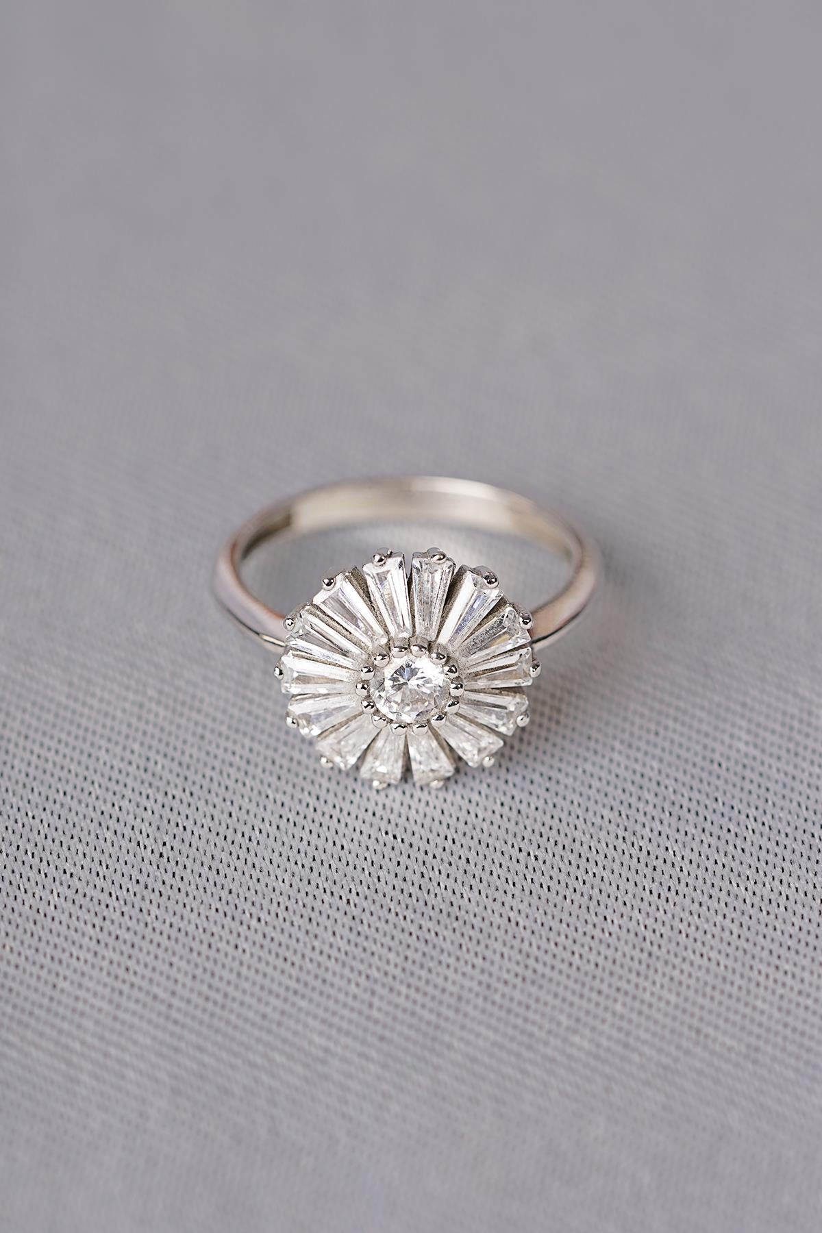 14K Gold Rose Shaped Baguette Ring