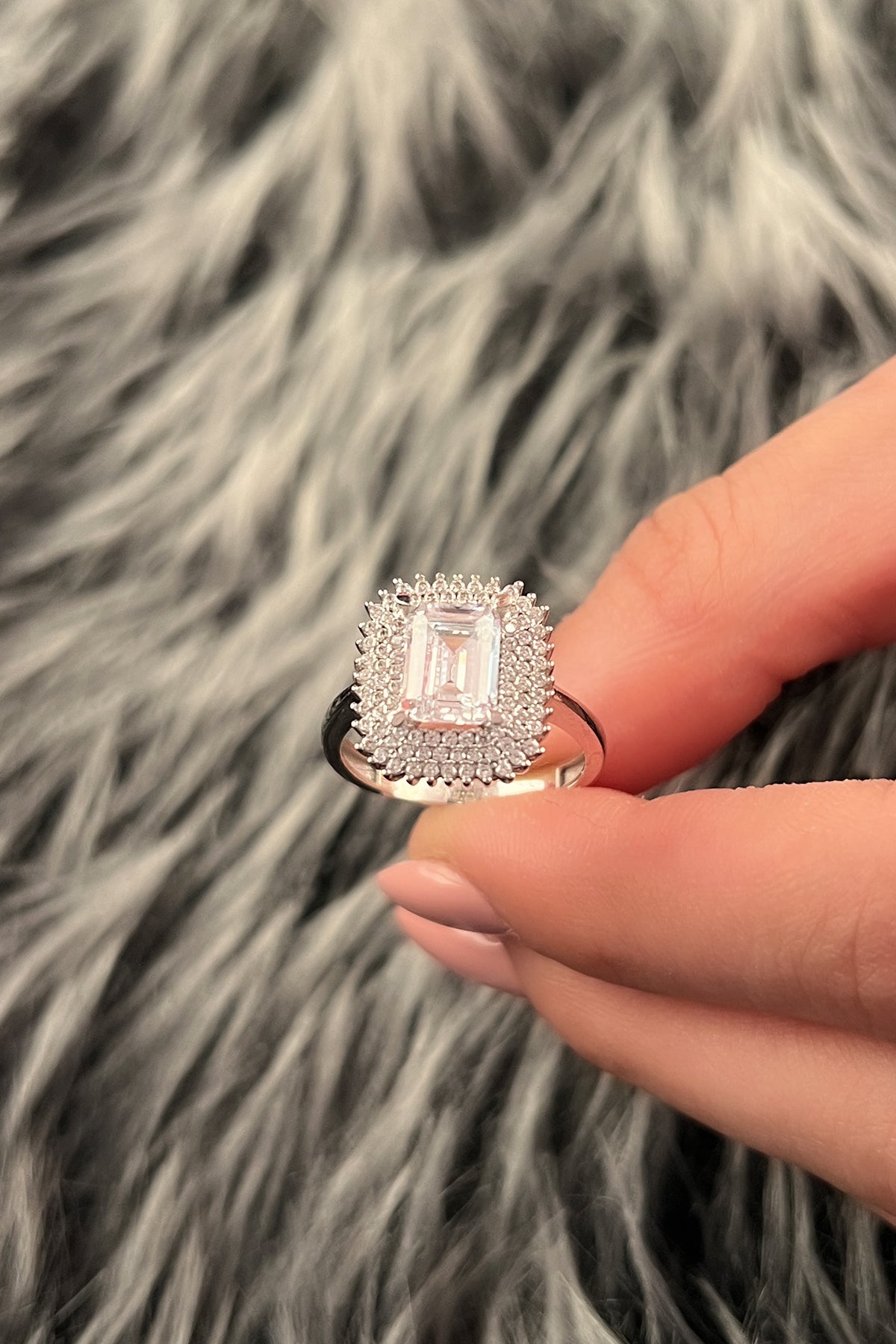 14K Gold Round Stone Rectangel Cluster Baguette Ring