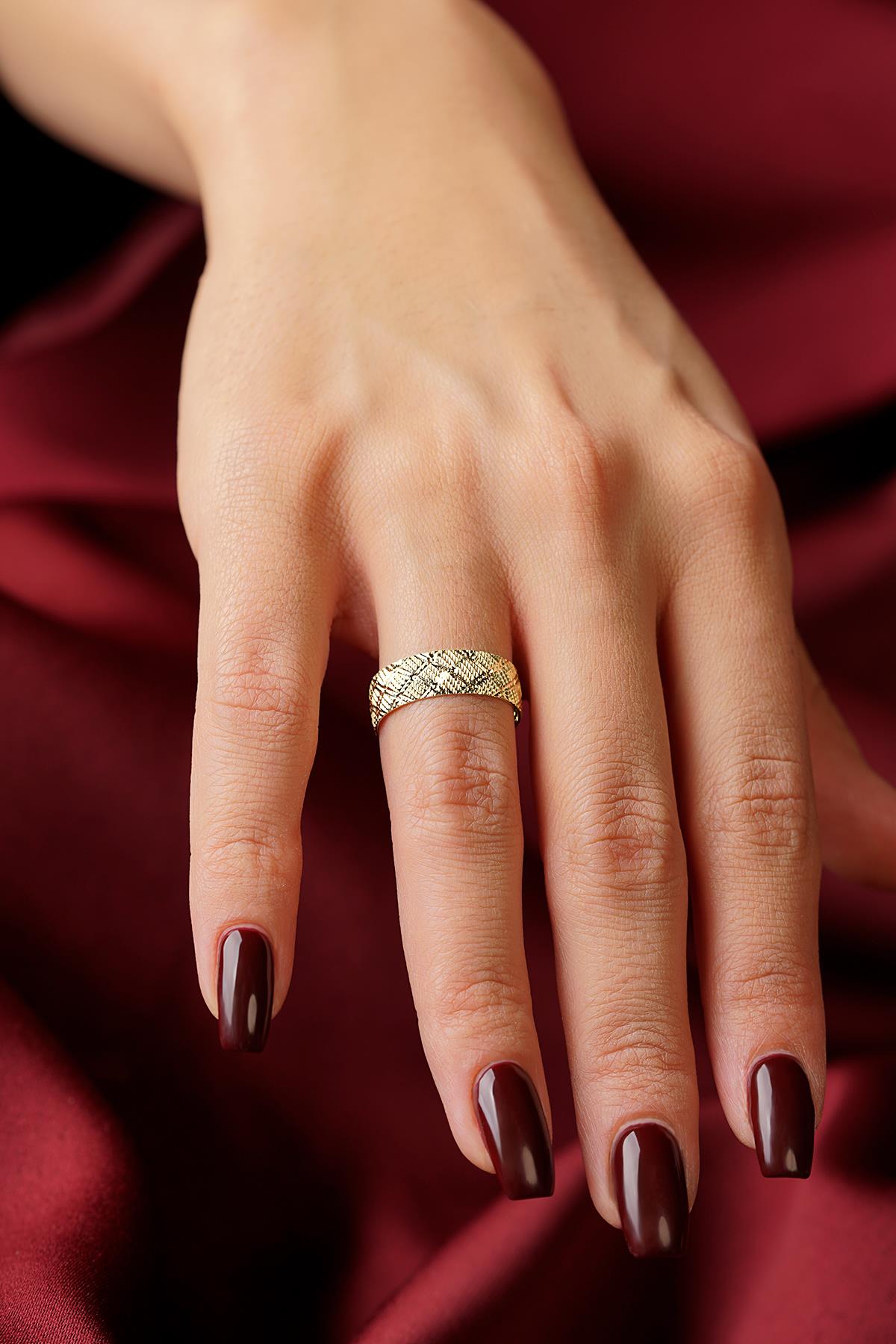 14K Gold Semifreddo Wedding Band