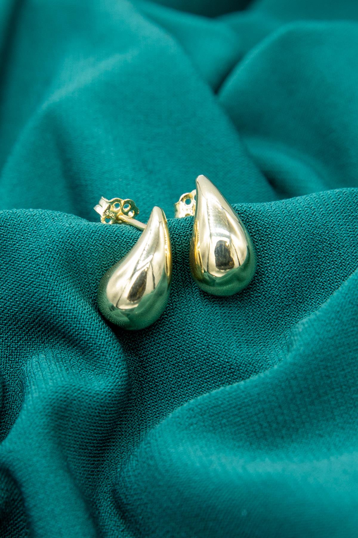 14K Gold Small Drop Shape Earrings