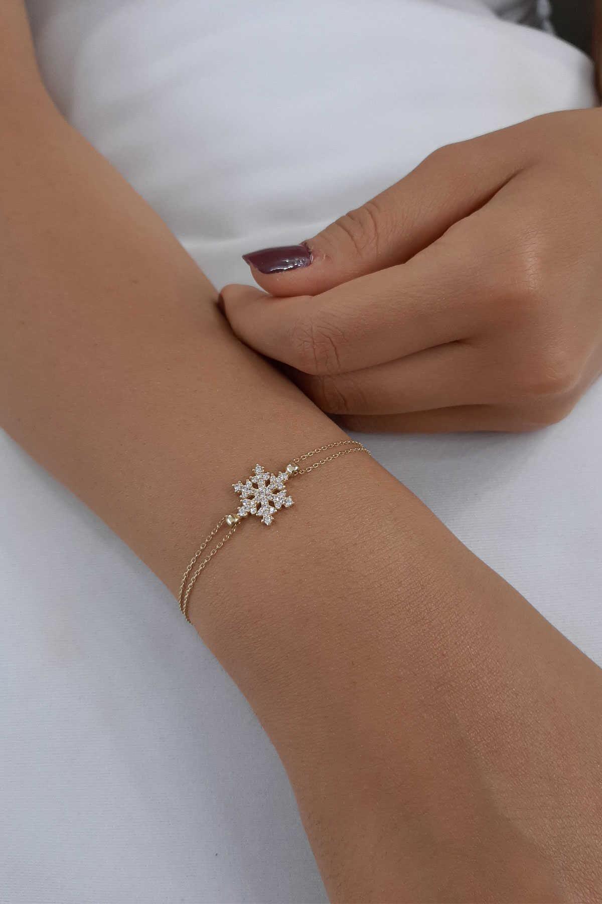 14K Gold Snowflake Shape Bracelet With Stone