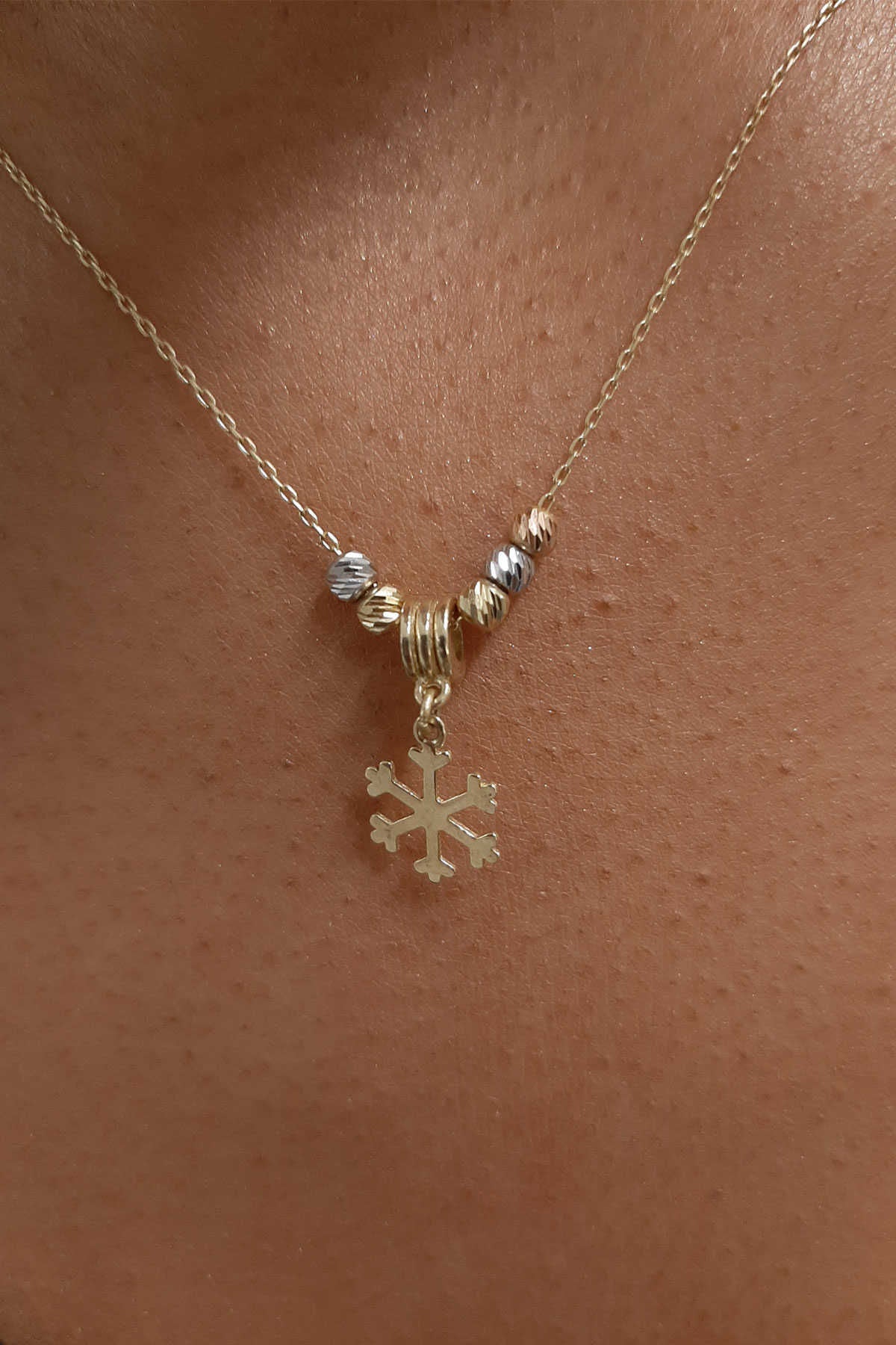 14K Gold Snowflake Shape Necklace