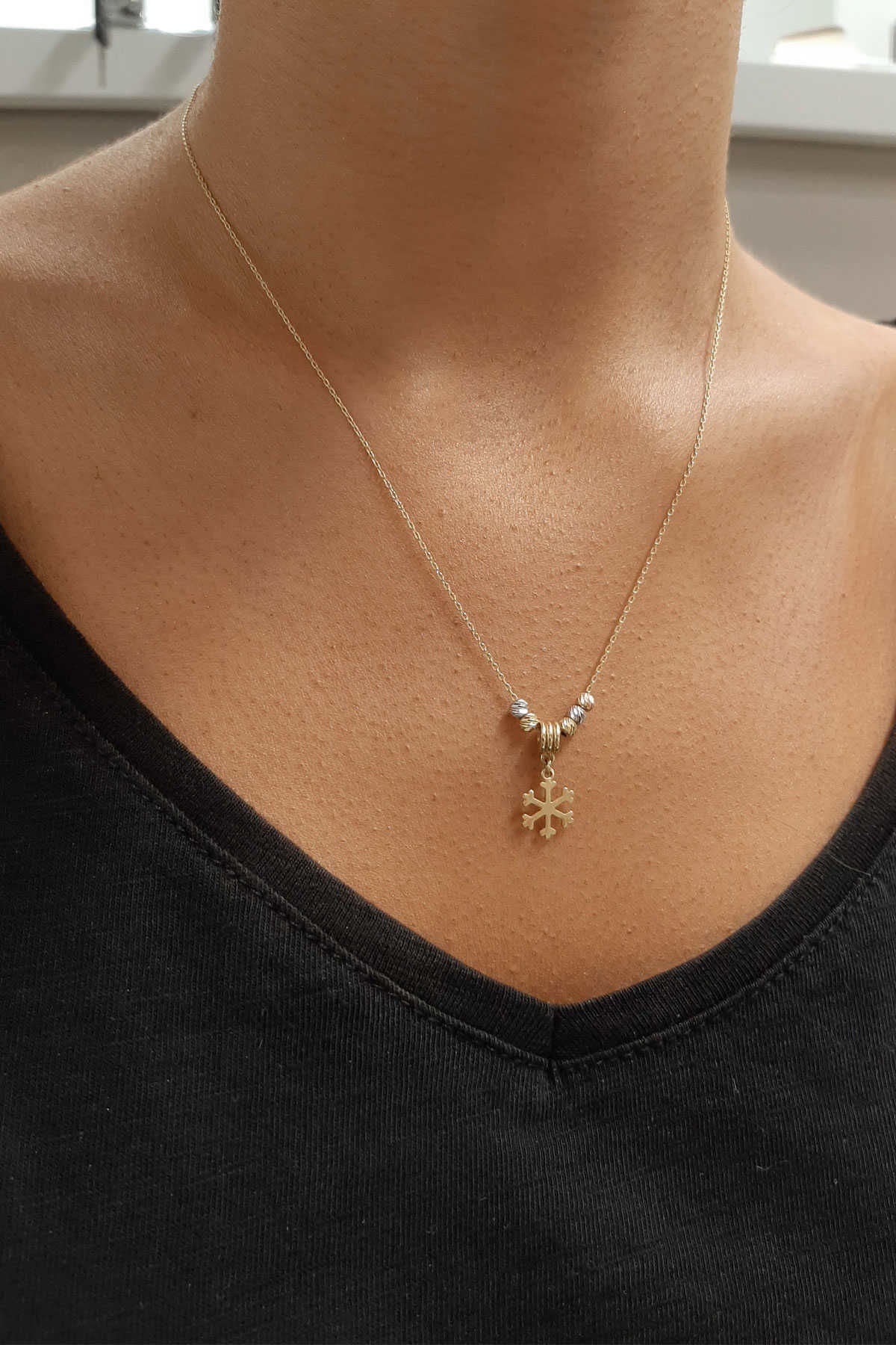 14K Gold Snowflake Shape Necklace