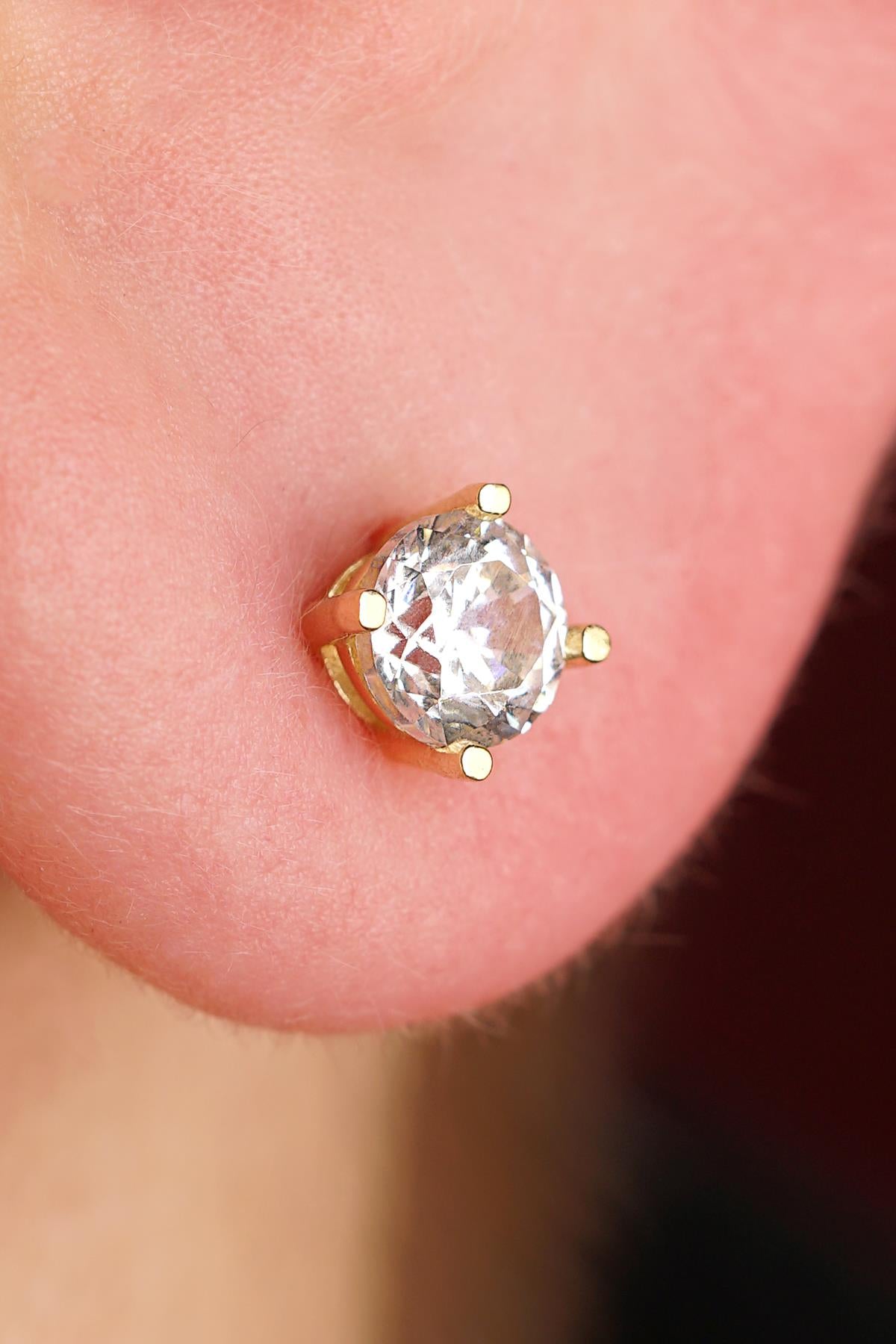 14K Gold Solitaire Men’s Earring