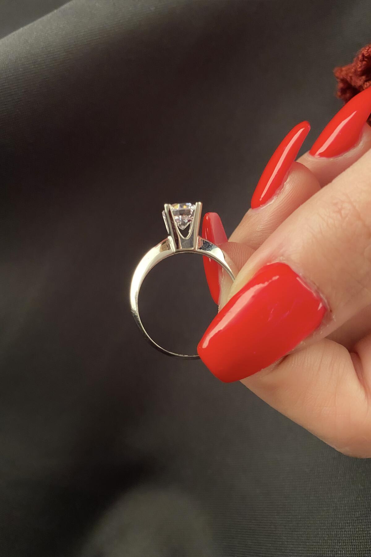 14K Gold Solitaire Ring 18