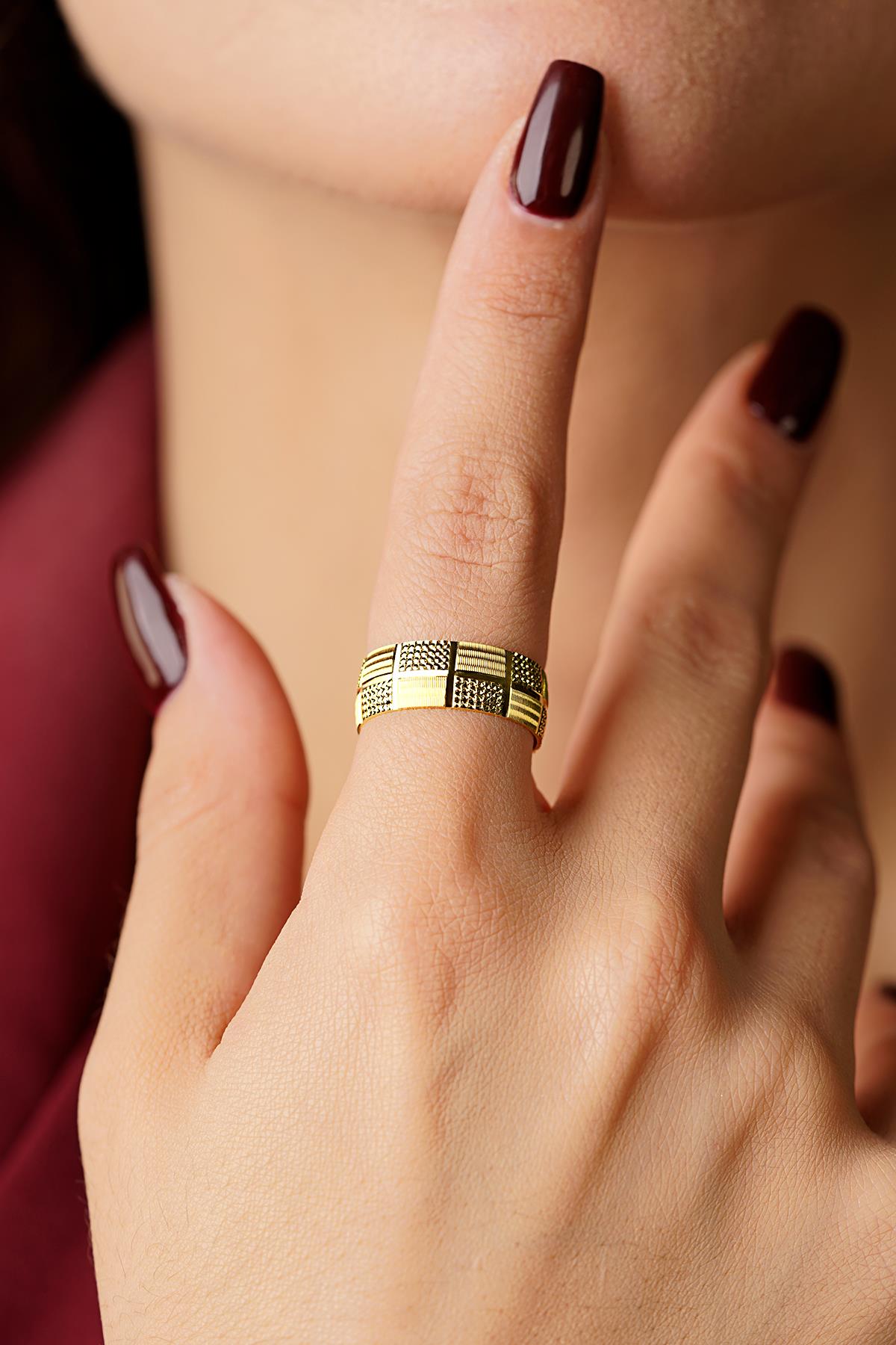 14K Gold Souffle Wedding Band