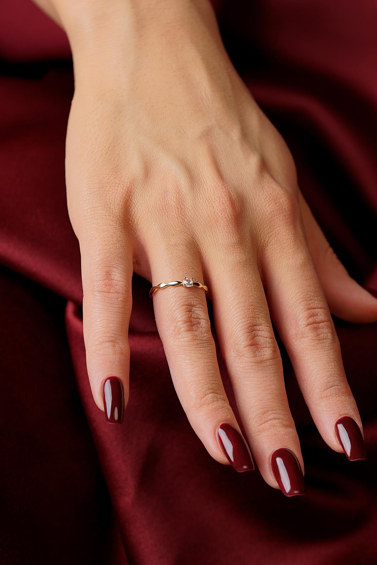 14K Gold Sparkling Solitaire Ring
