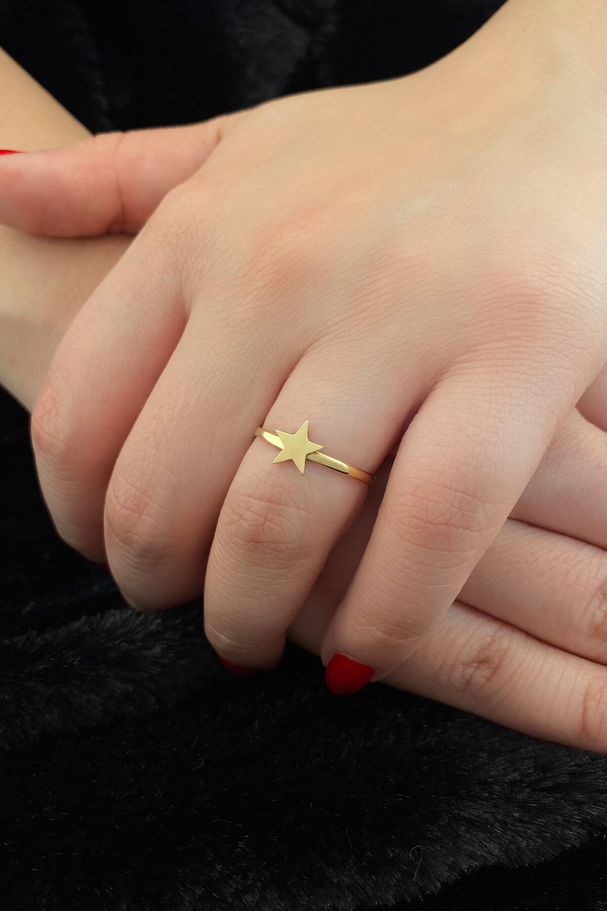 14K Gold Star Shape Ring