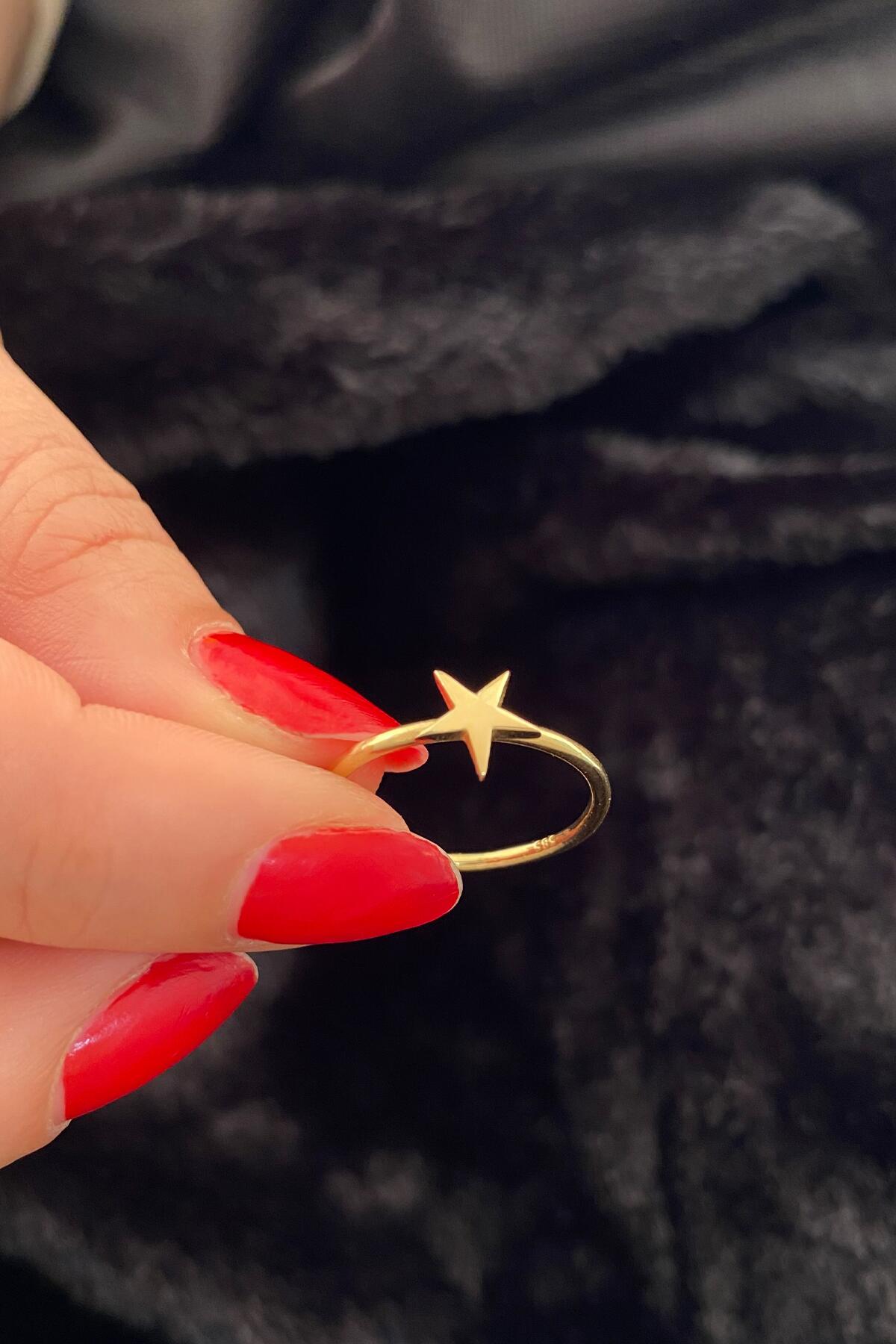 14K Gold Star Shape Ring