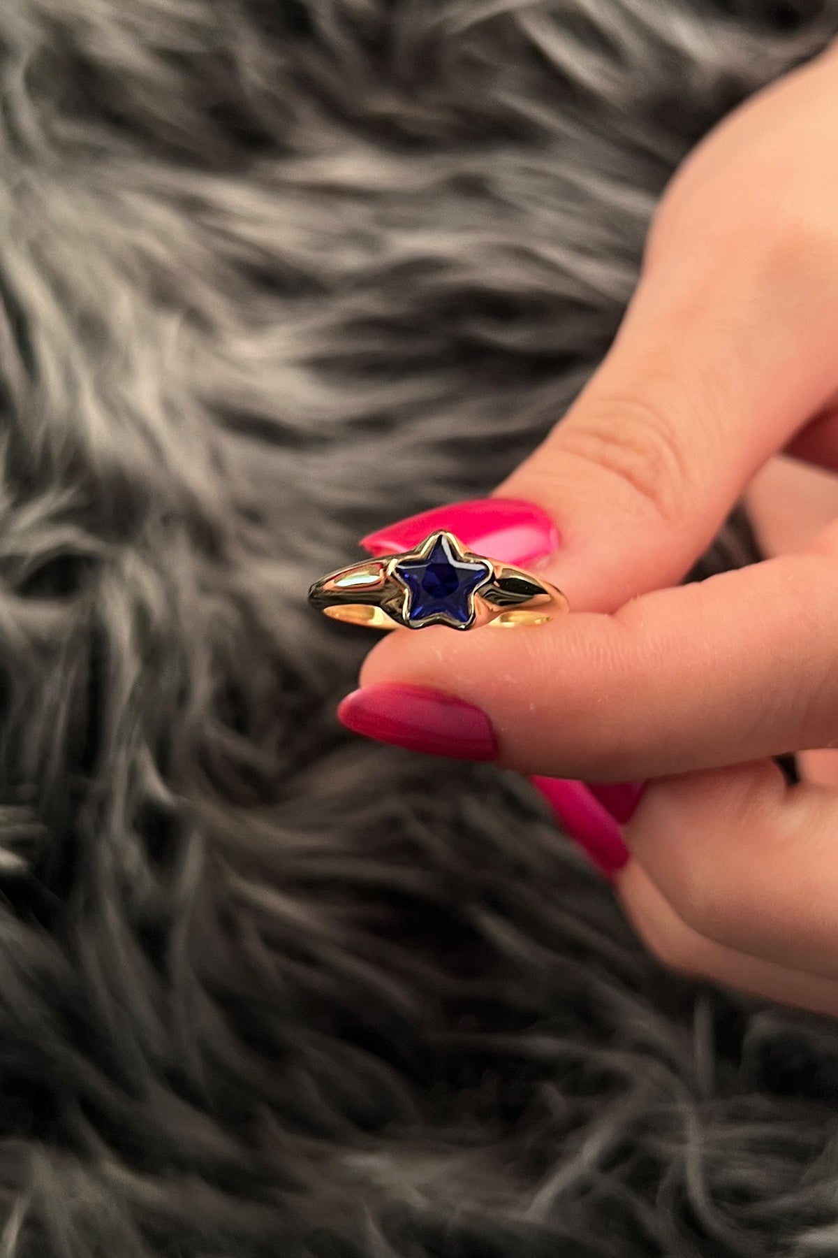 14K Gold Star Shaped Sapphire Ring