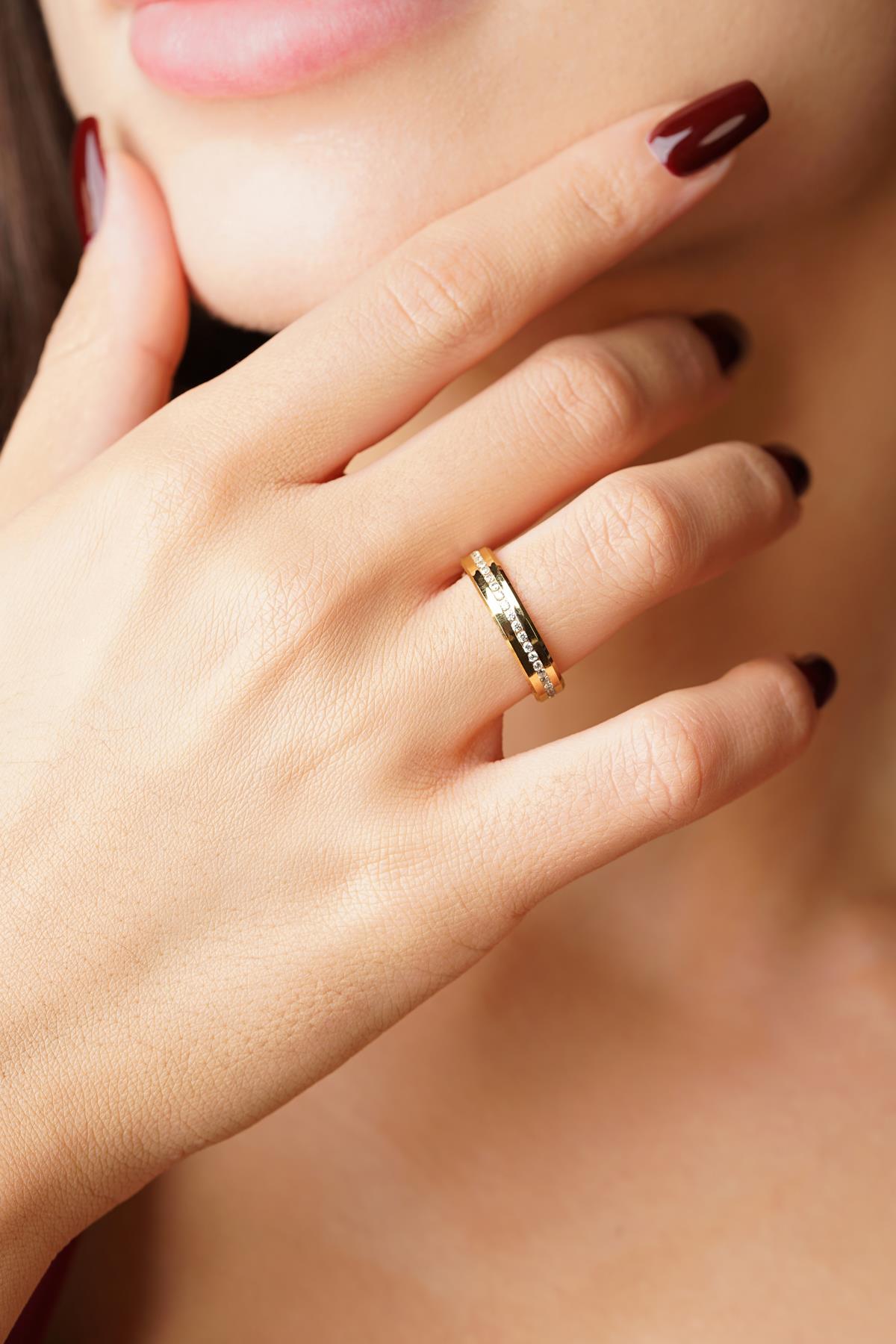 14K Gold Stella Wedding Band