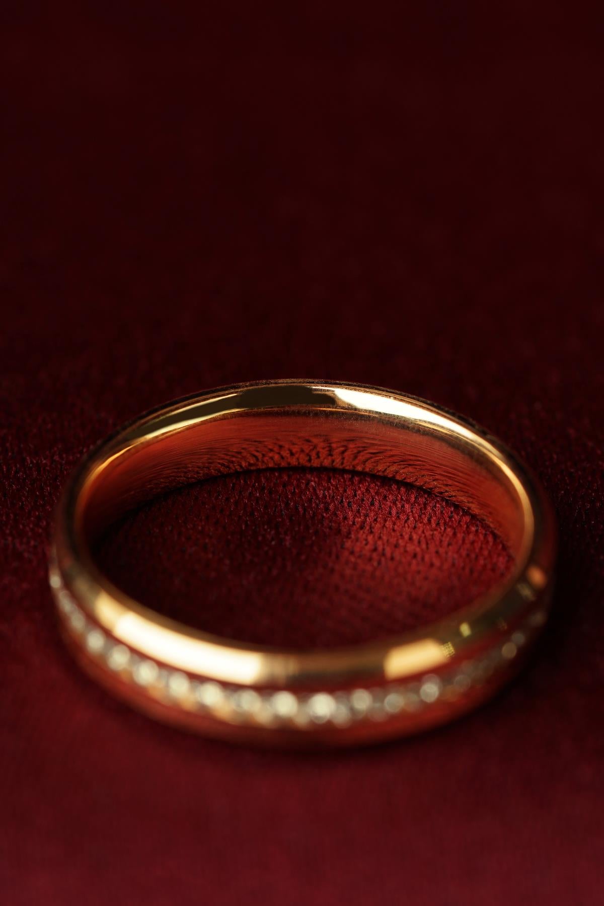 14K Gold Stella Wedding Band