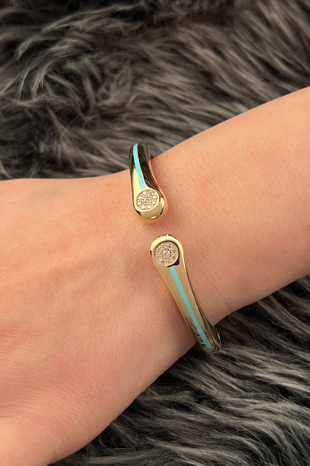 14K Gold Stone Dome Teardrop Bangle Bracelet