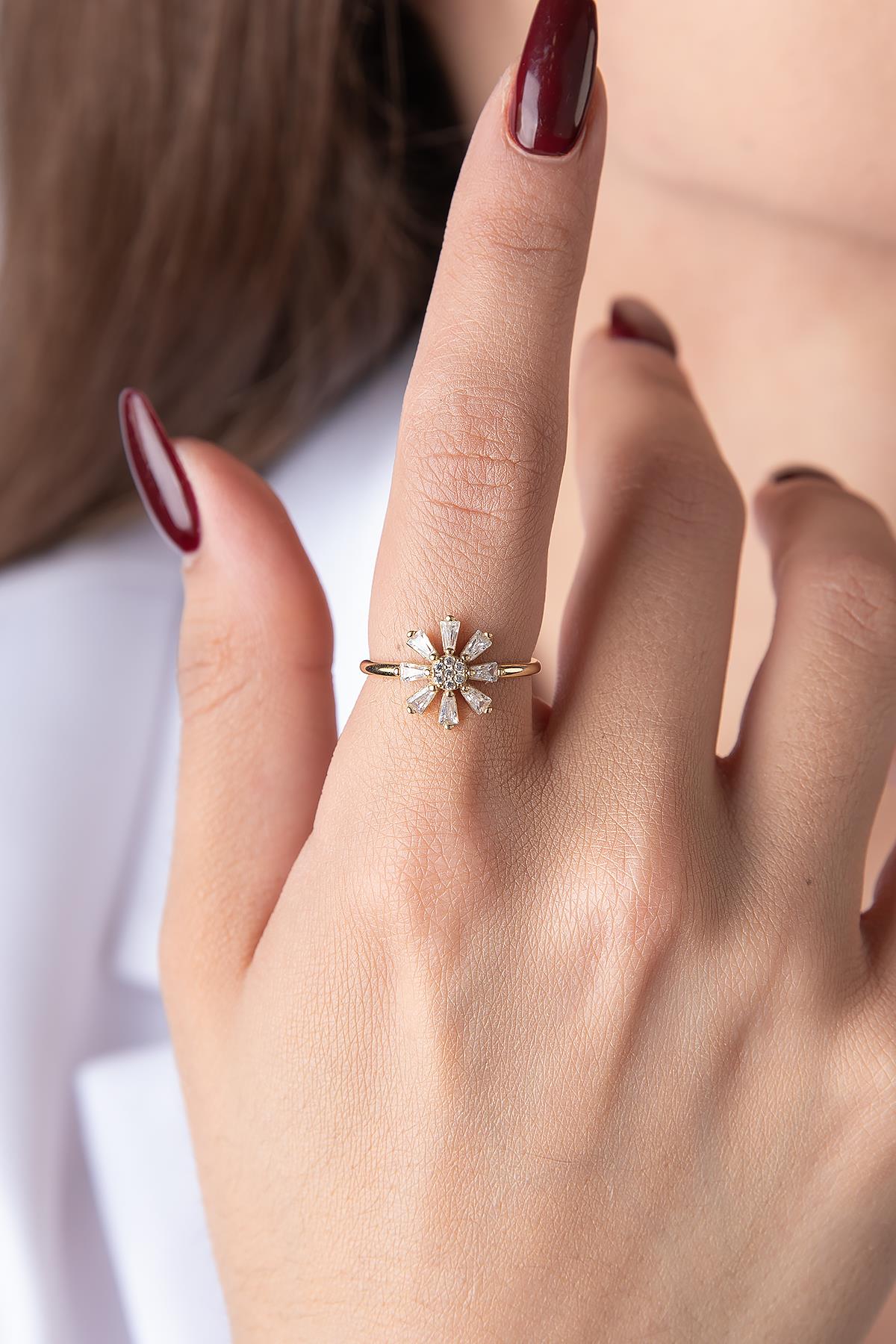 14K Gold Stone Flower Ring