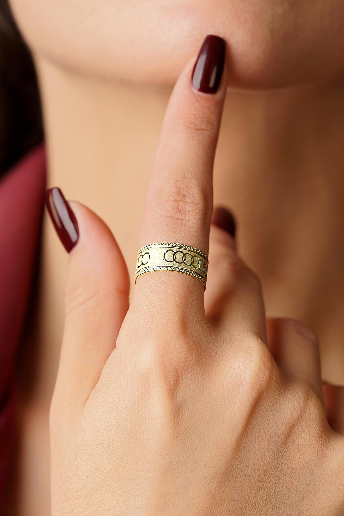 14K Gold Strudel Wedding Band