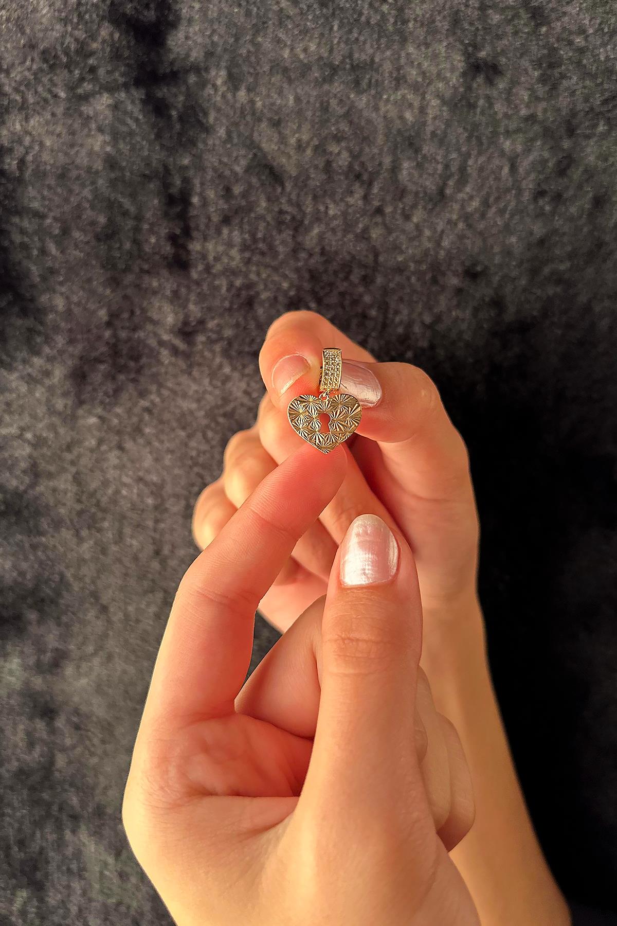 14K Gold Sunburst Heart Shape Charm