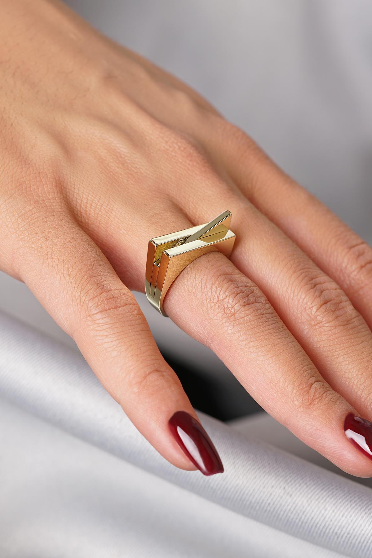 14K Gold Symmetrical Geometric Ring