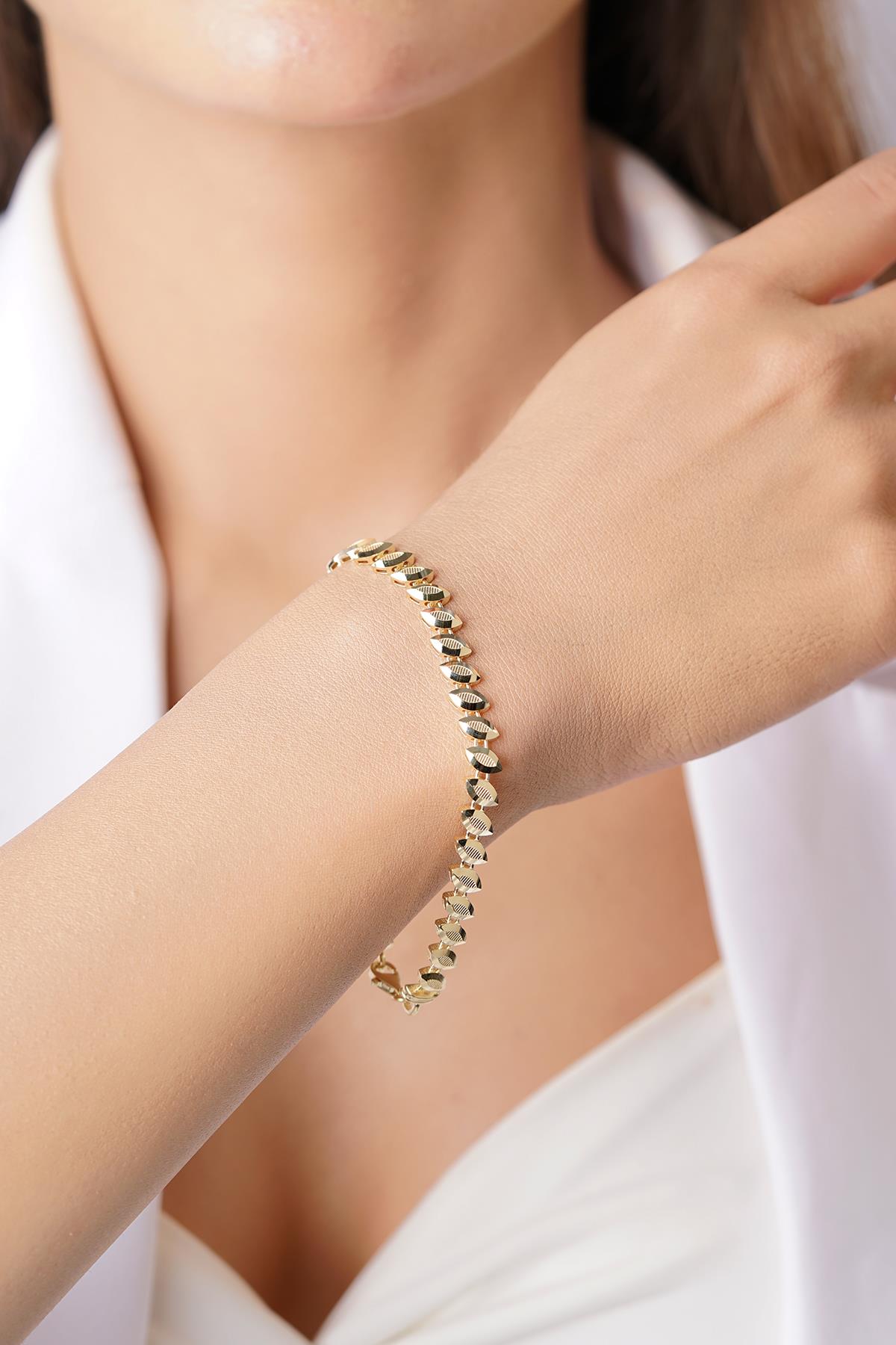 14K Gold Textured Leaf Motif Bracelet