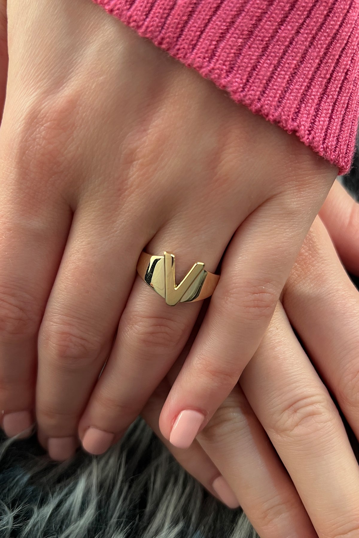 14k Gold V Initial Ring