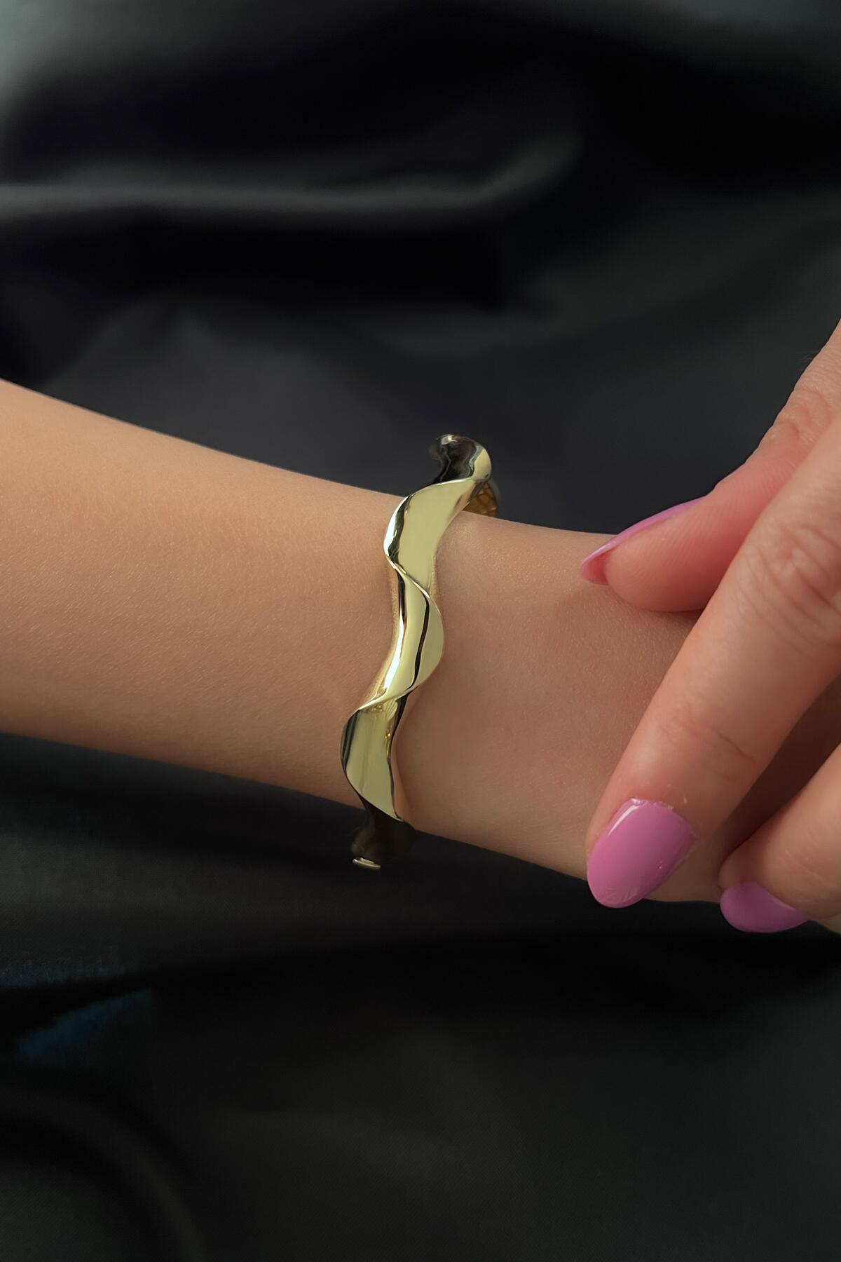 14K Gold Wavy Cuff Bracelet