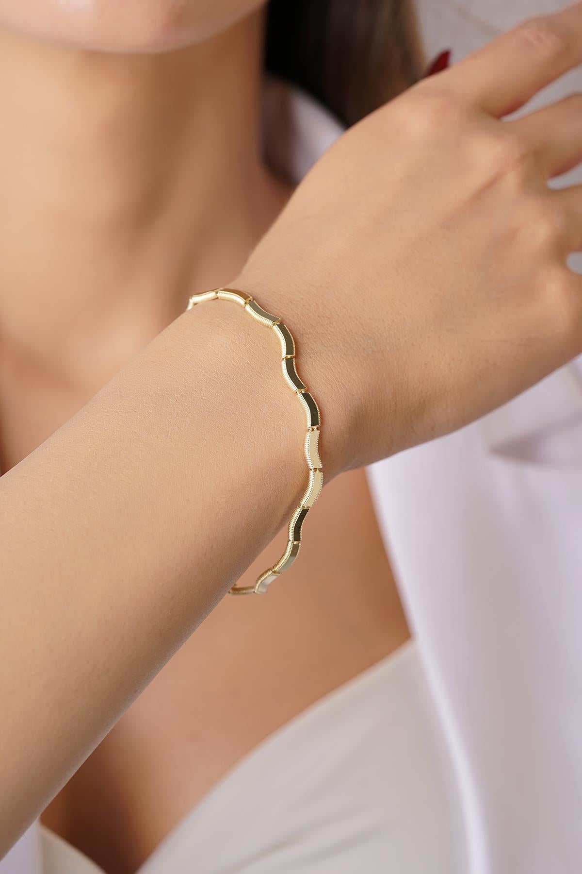 14K Gold Wavy High-Polish Bangle
