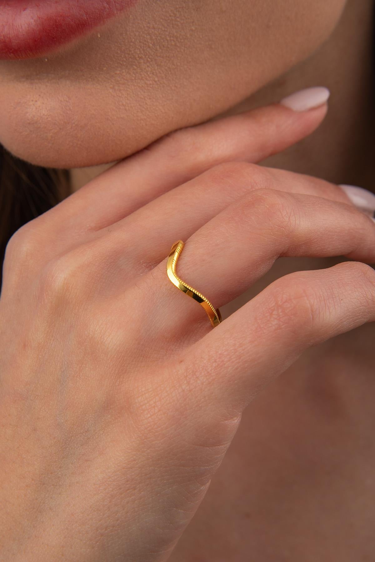 14K Gold Wavy Ring