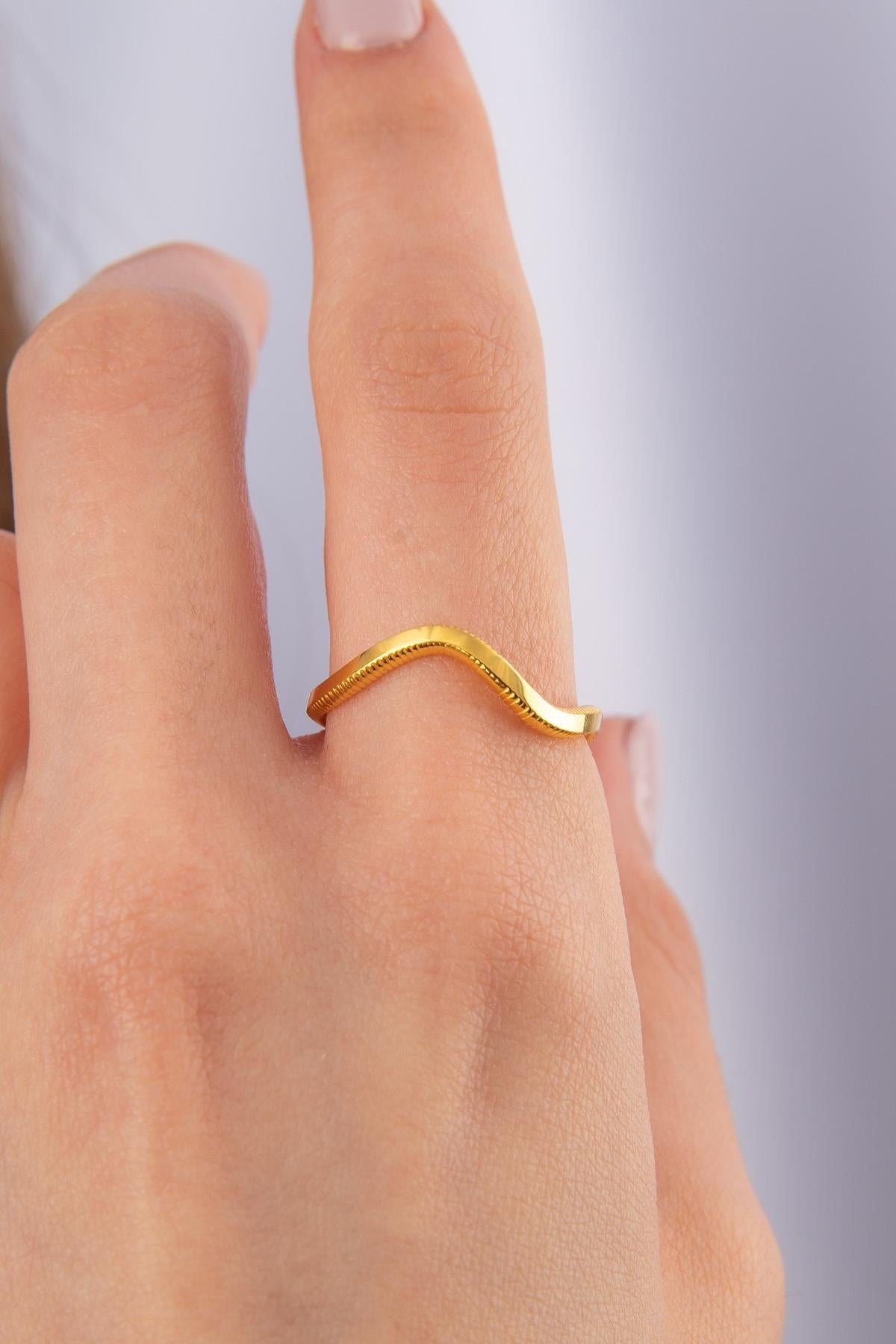 14K Gold Wavy Ring