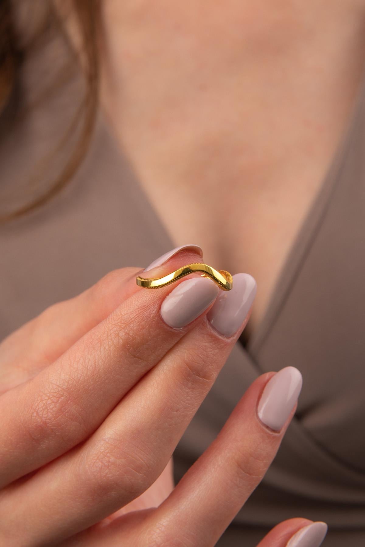 14K Gold Wavy Ring