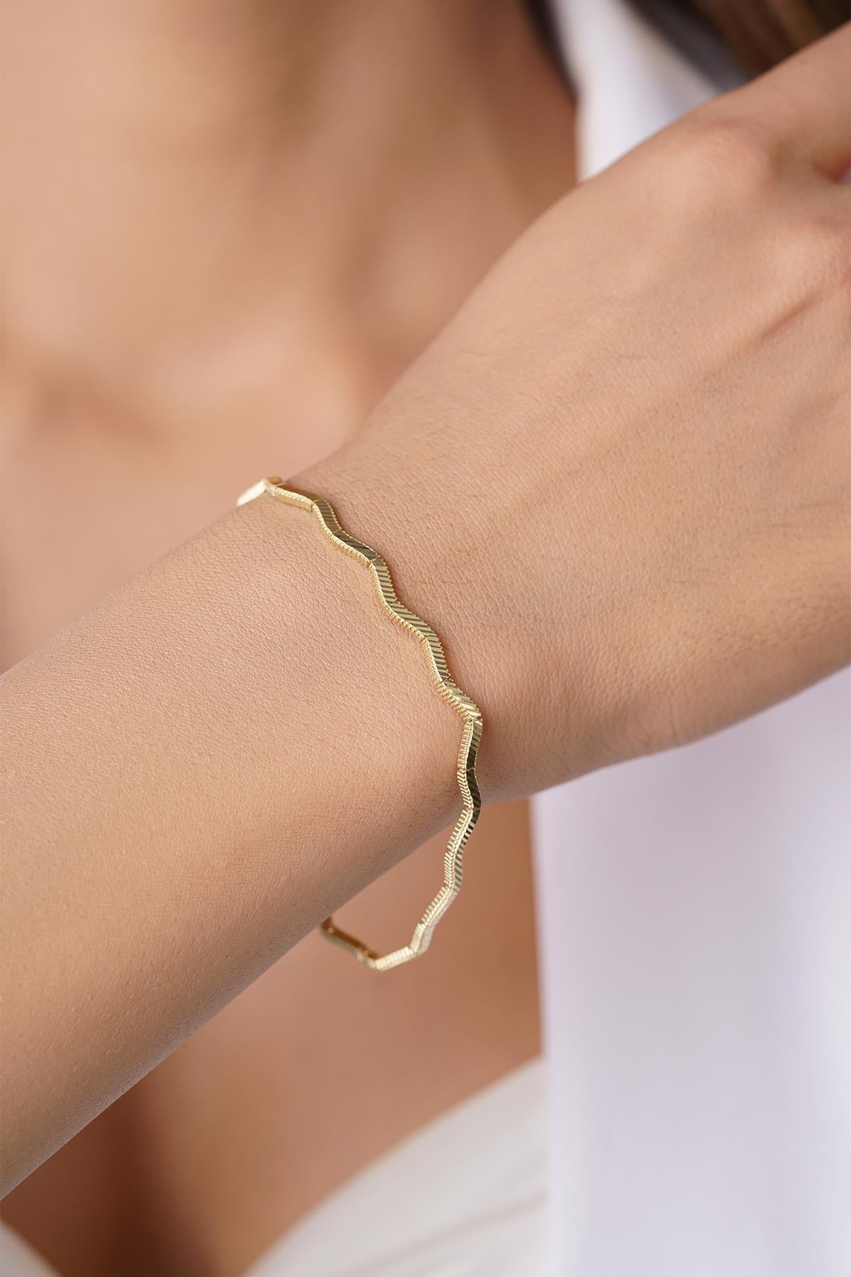 14K Gold Zigzag Ajda Bracelet with Pen Finish – 22K Appearance